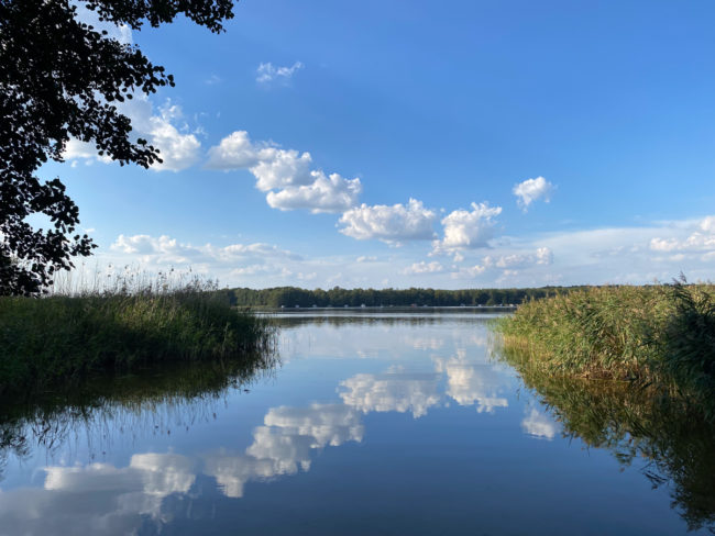 Spiegelung_Wolken_See-2