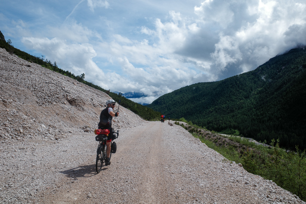 Mit dem Gravelbike über die Alpen und zurück – 29.05. – 09.06.2025